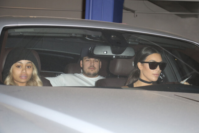 BEDRE FORHOLD: Blac Chyna og Kim Kardashian var venninner lenge før Blac ble sammen med Rob Kardashian. I slutten av april var de tre ute på lunsj sammen i Beverly Hills. Foto: Splash News BEDRE FORHOLD: Blac Chyna og Kim Kardashian var venninner lenge før Blac ble sammen med Rob Kardashian. I slutten av april var de tre ute på lunsj sammen i Beverly Hills. Foto: Splash News